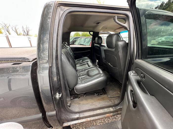 Used 2004 Chevrolet Silverado 2500 LT AWD/4WD image 29