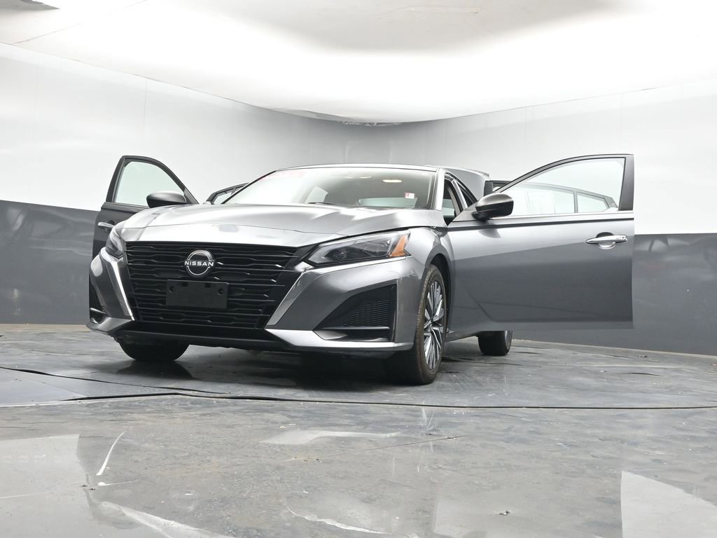Used 2024 Nissan Altima 2.5 SV image 40