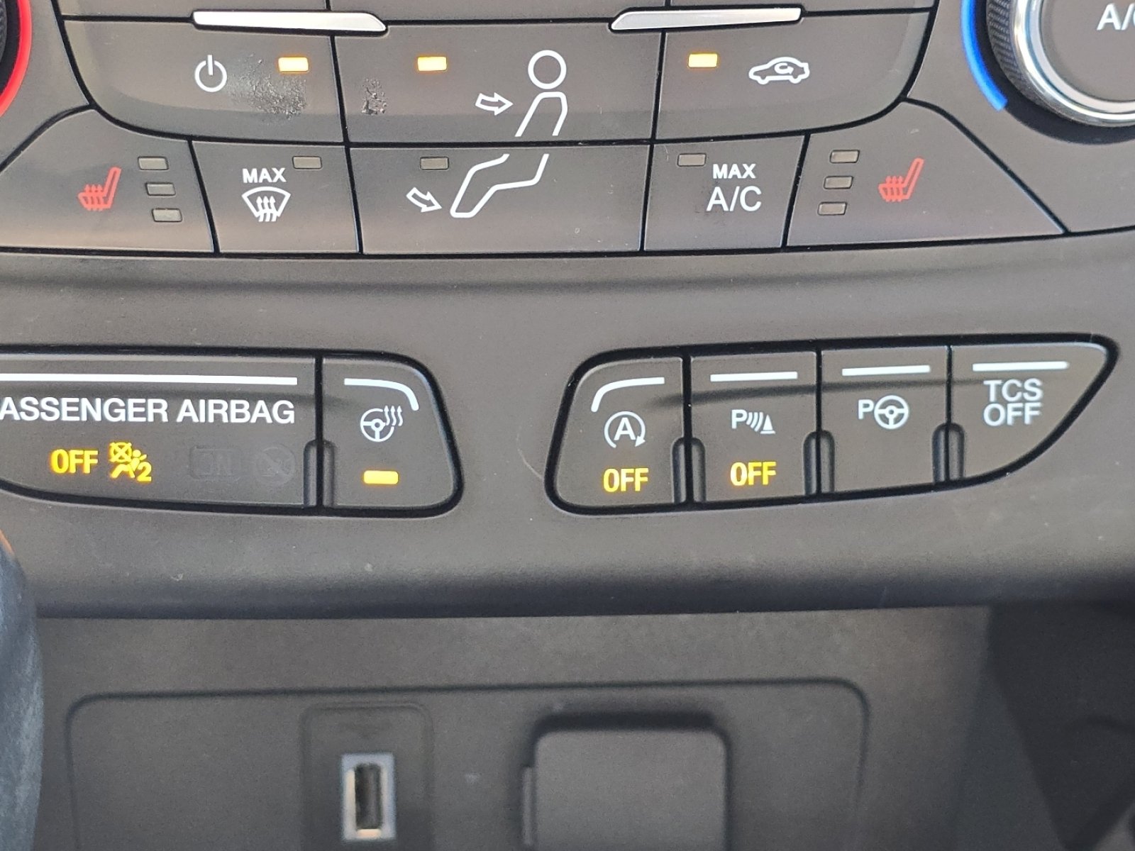 Used 2017 Ford Escape Titanium w/ Canadian Touring Package AWD/4WD image 7