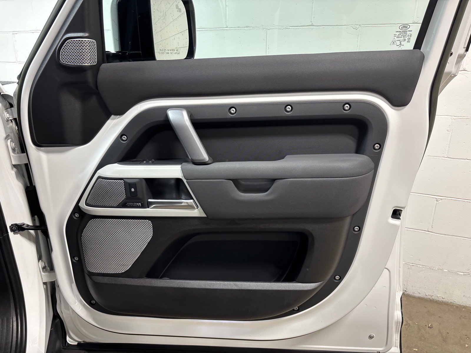 Used 2023 Land Rover Defender 130 X-Dynamic SE AWD/4WD image 32