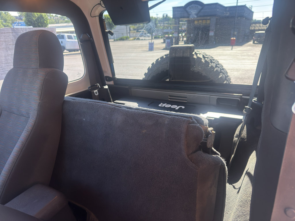 Used 2004 Jeep Wrangler X w/ Convenience Group AWD/4WD image 14