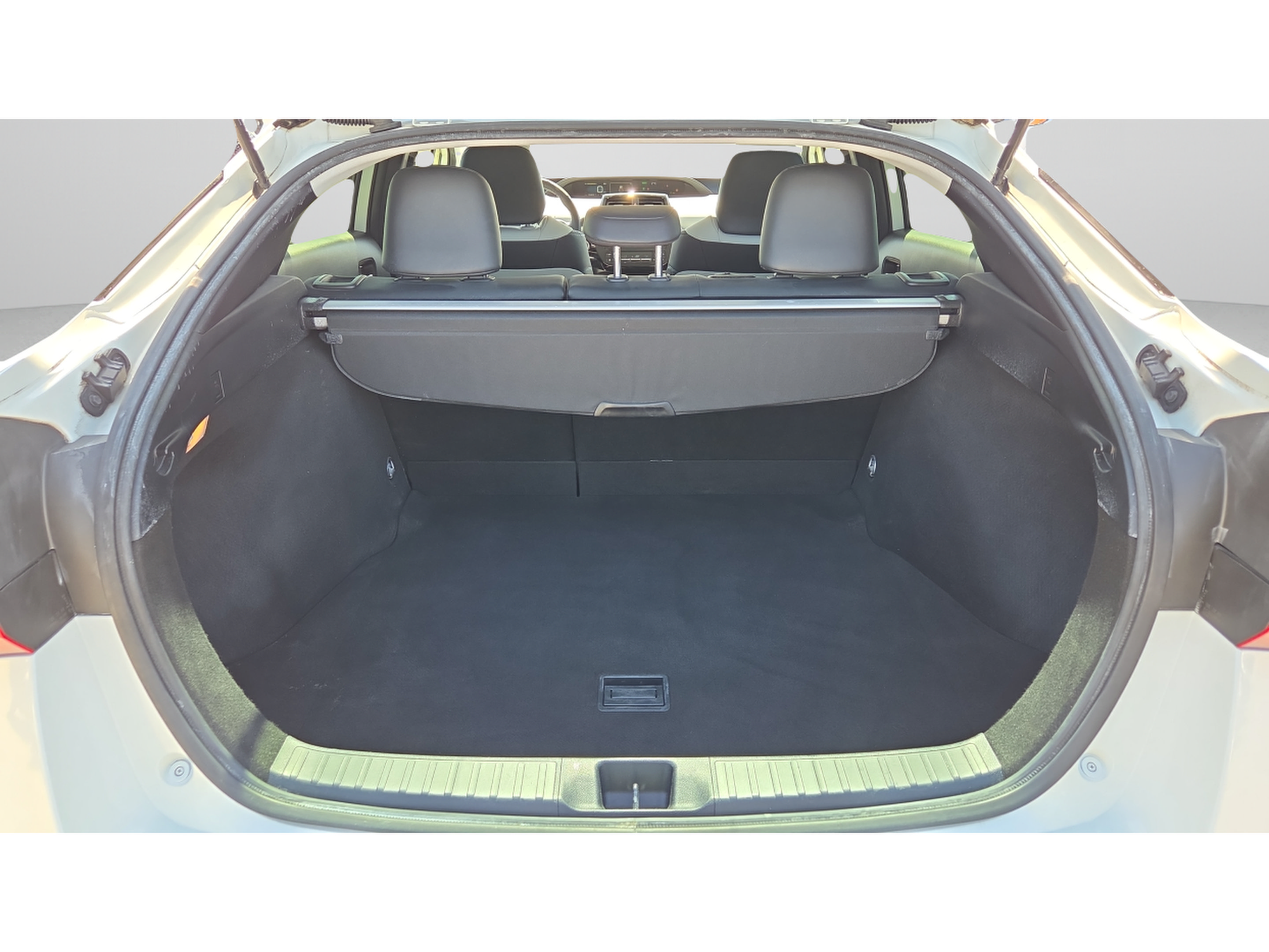 Used 2019 Toyota Prius XLE FWD image 9