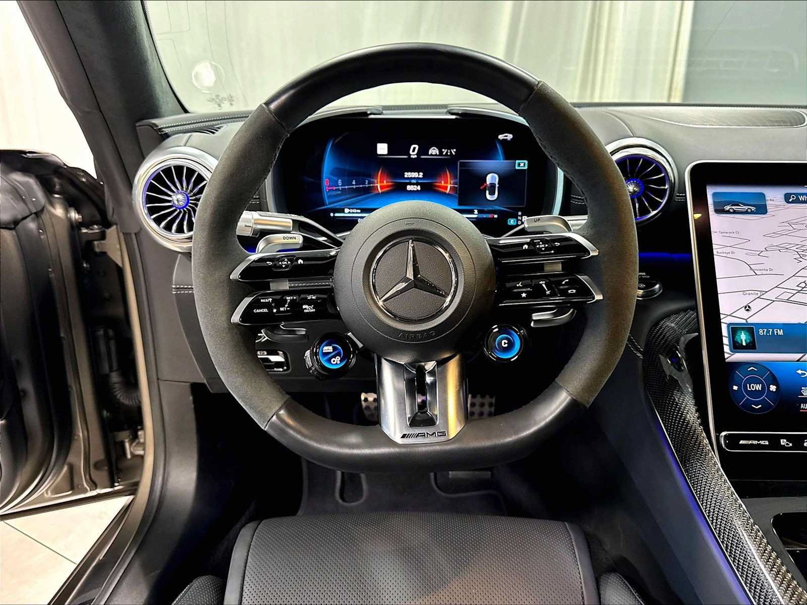 Used 2023 Mercedes-Benz SL 63 AMG 4MATIC image 17