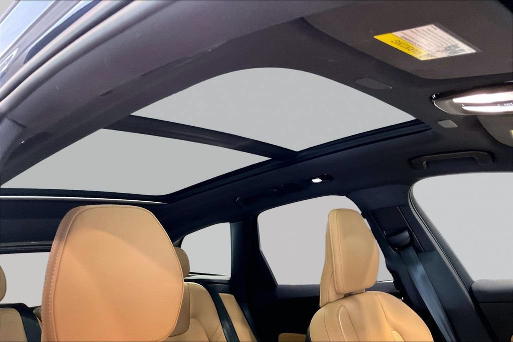 Certified 2024 Volvo XC60 T8 Ultimate w/ Protection Package Premier AWD/4WD image 28