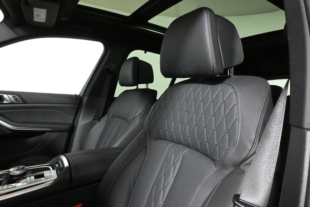 Used 2025 BMW X5 M60i w/ Executive Package image 17