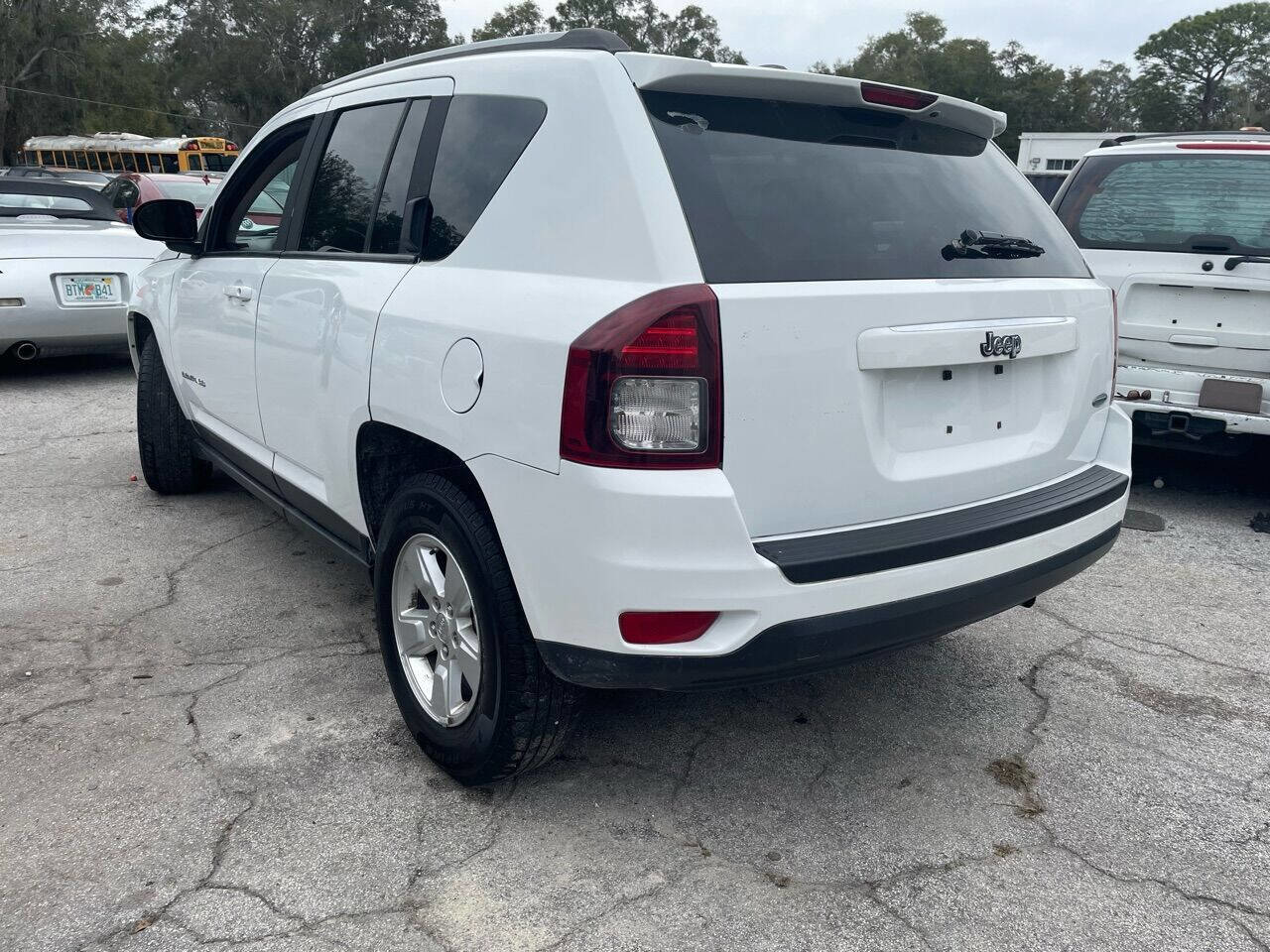 Used 2016 Jeep Compass Latitude FWD image 8