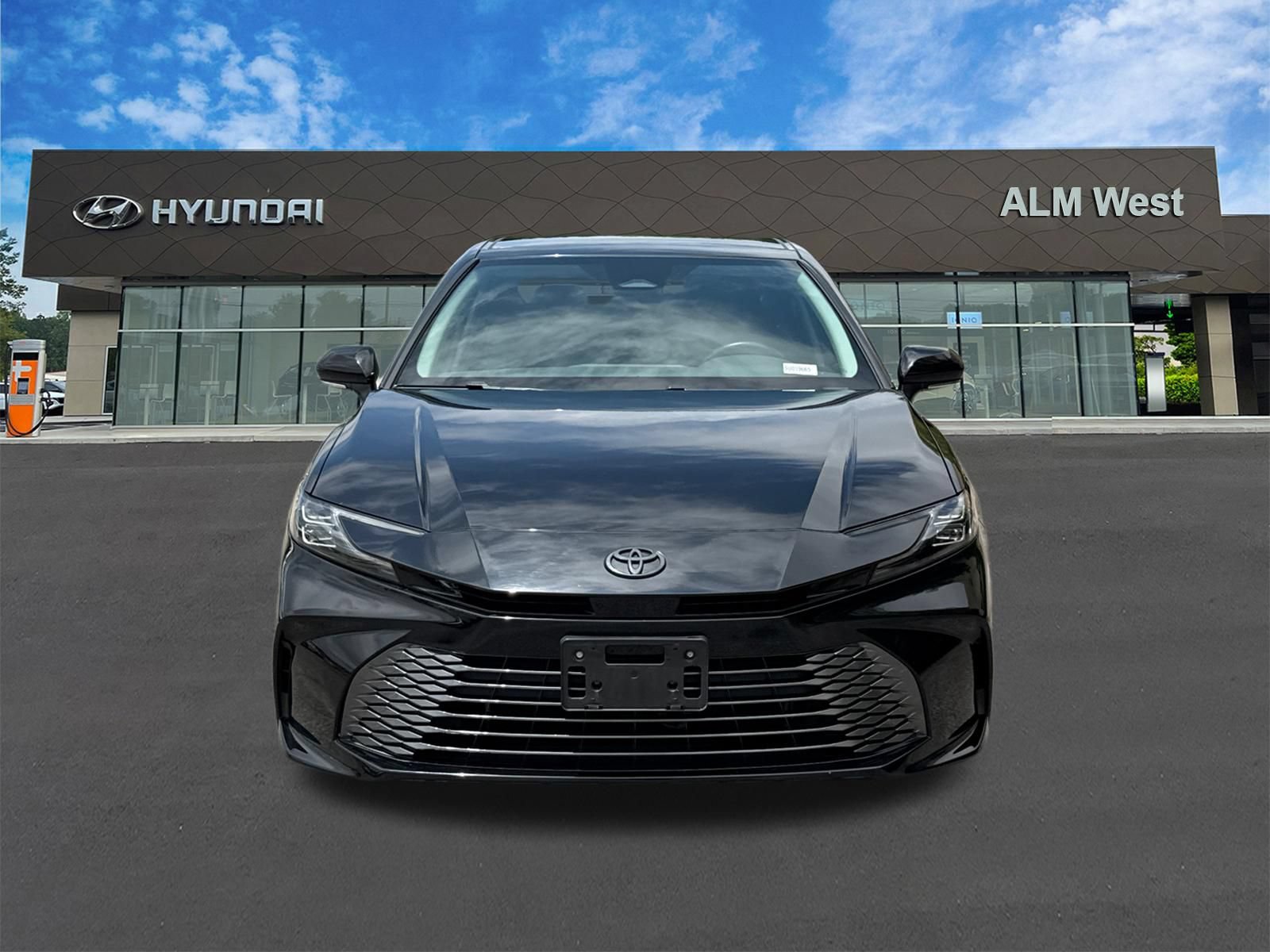 Used 2025 Toyota Camry XLE FWD image 2