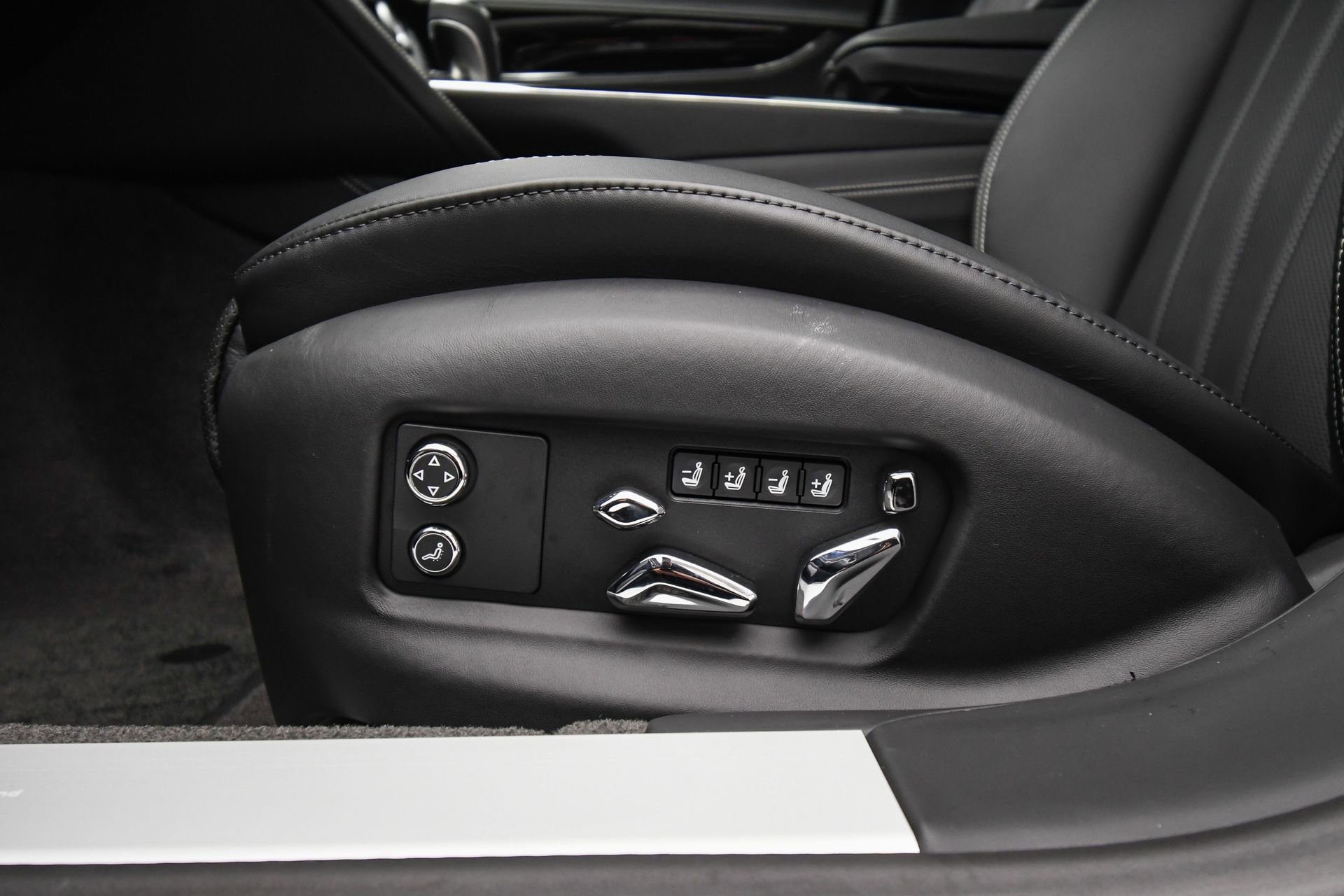 New 2026 Bentley Flying Spur Plug-In Hybrid image 40