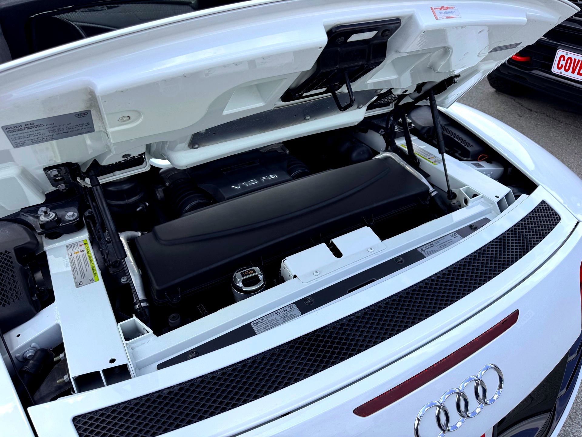 Used 2011 Audi R8 V10 w/ Enhanced Leather Pkg image 14