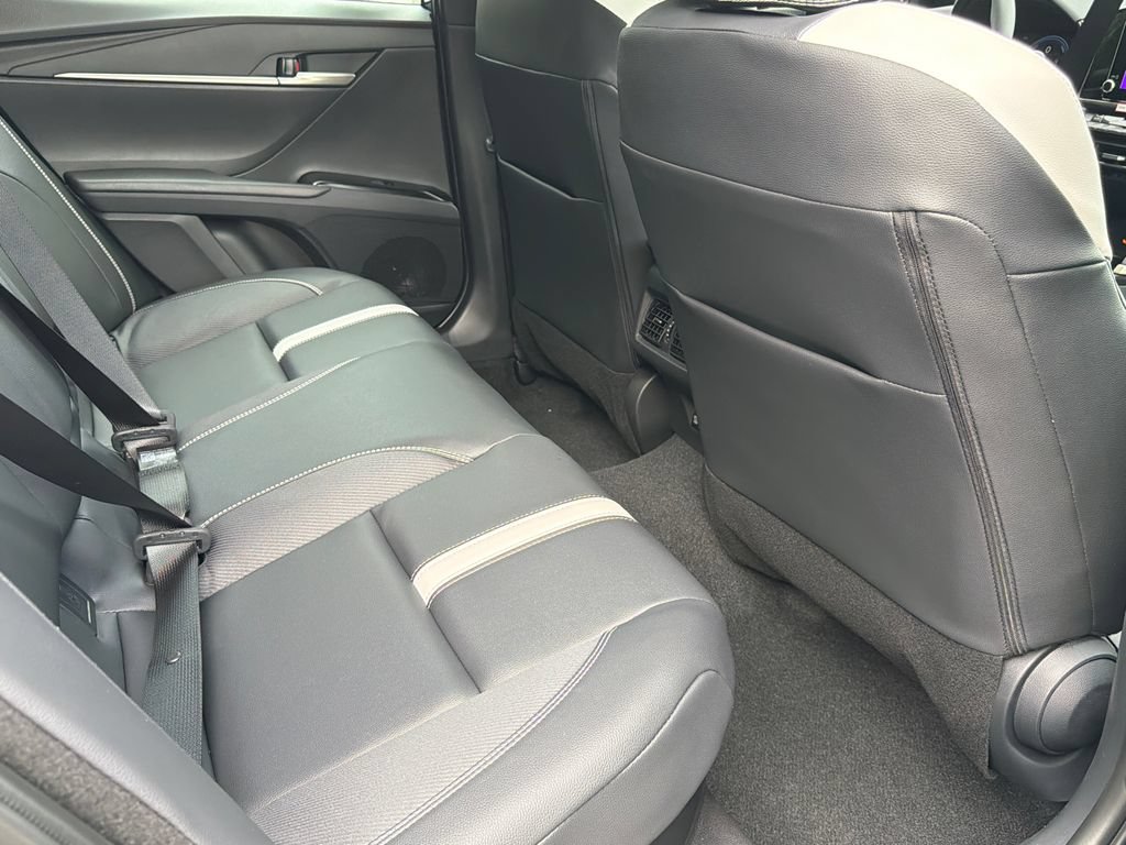 New 2026 Toyota Camry Hybrid FWD image 15