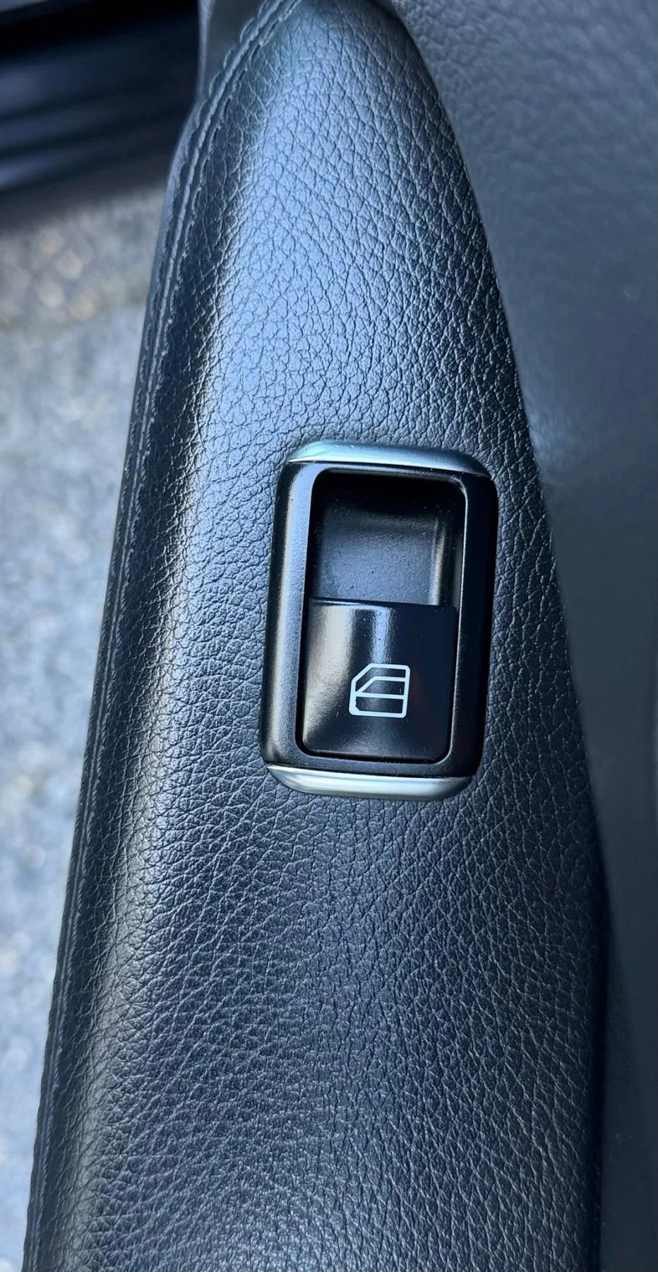 Used 2014 Mercedes-Benz E 350 4MATIC Sedan image 38