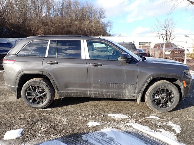 New 2026 Jeep Grand Cherokee Altitude image 8