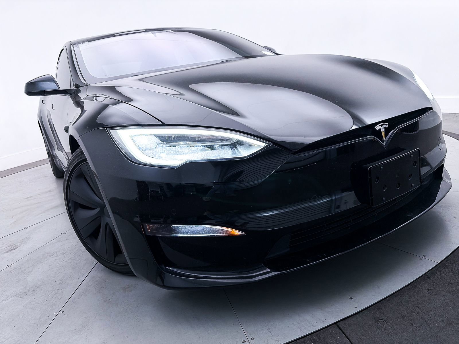 Used 2022 Tesla Model S Plaid image 7