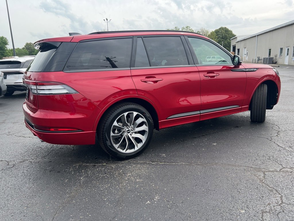 New 2025 Lincoln Aviator AWD w/ Jet Appearance Package image 10