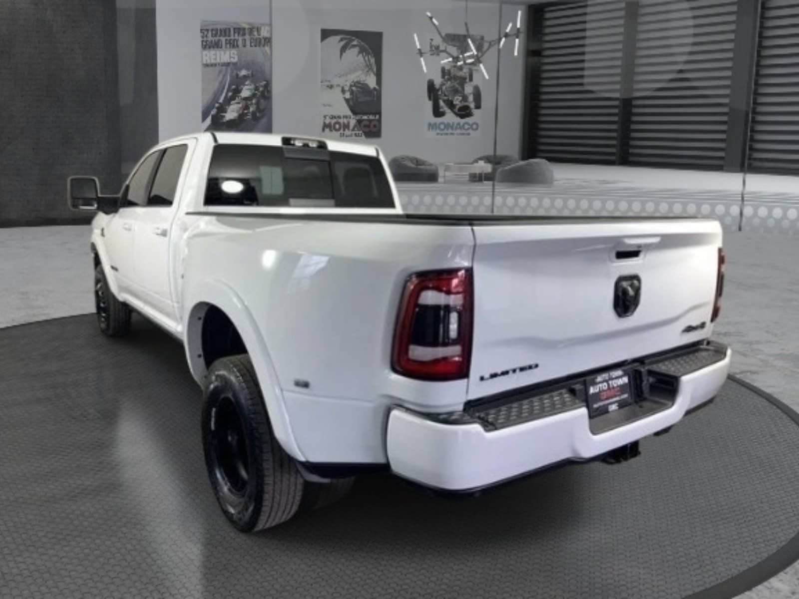 Used 2024 RAM 3500 Limited w/ Night Edition AWD/4WD image 7