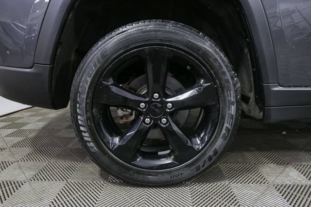 Used 2023 Jeep Grand Cherokee Altitude AWD/4WD image 16