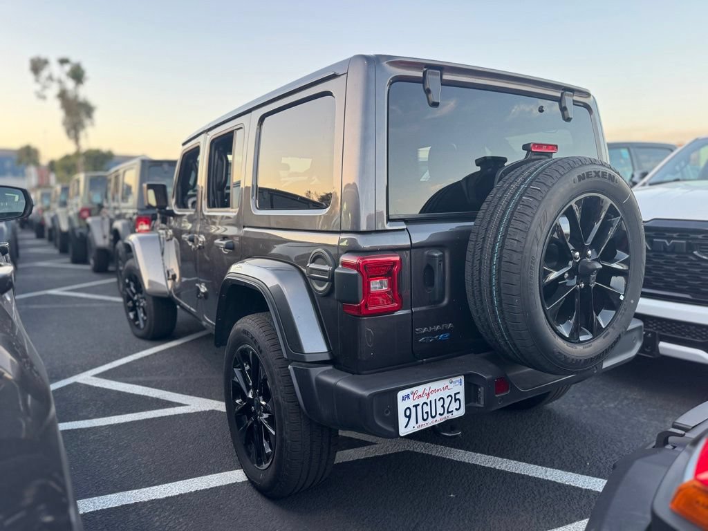 Used 2025 Jeep Wrangler Unlimited Sahara w/ Safety Group AWD/4WD image 4
