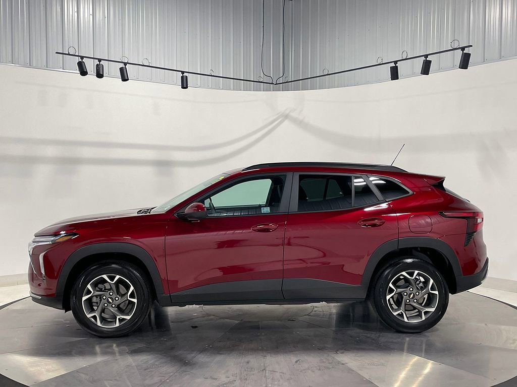 Used 2024 Chevrolet Trax LT FWD image 14