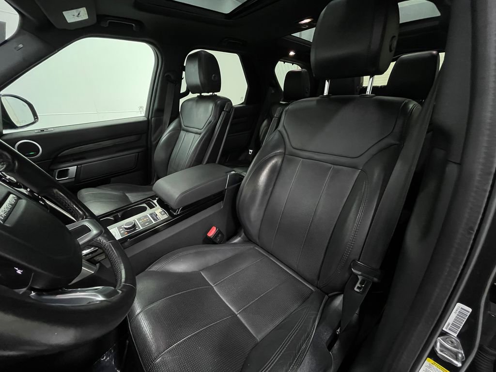 Used 2020 Land Rover Discovery HSE image 15