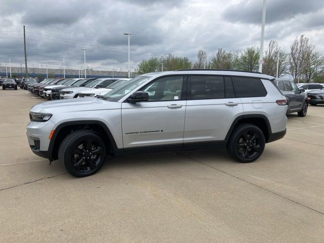 Certified 2023 Jeep Grand Cherokee L Limited w/ Black Appearance Package AWD/4WD image 5
