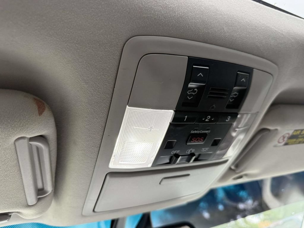 Used 2011 Lexus GX 460 Premium AWD/4WD image 30