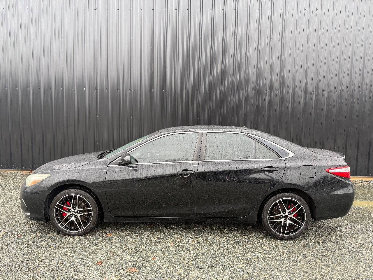 Used 2015 Toyota Camry XSE image 2