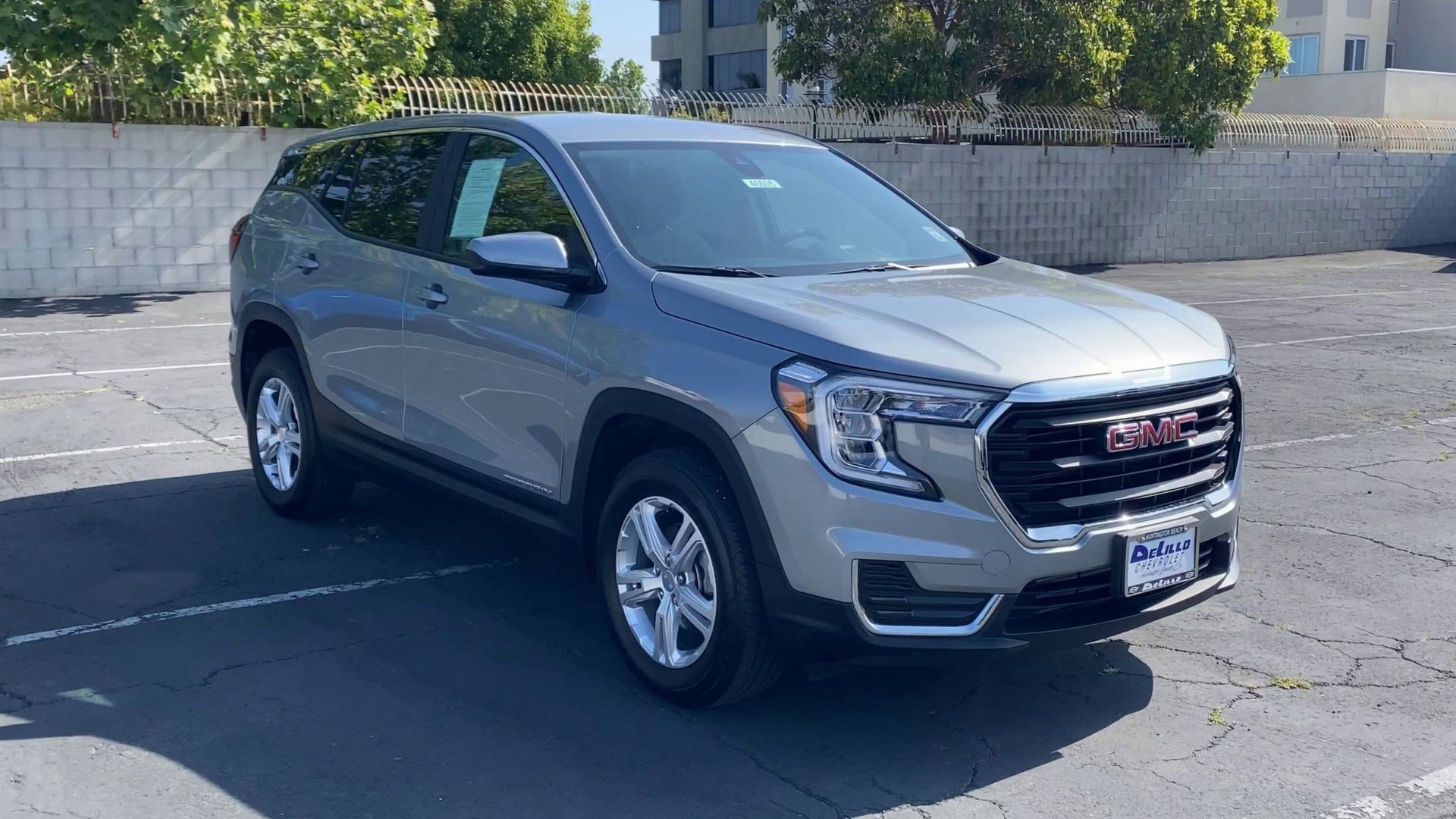 Used 2024 GMC Terrain SLE image 3
