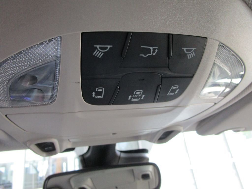 Used 2022 Chrysler Pacifica Limited image 39