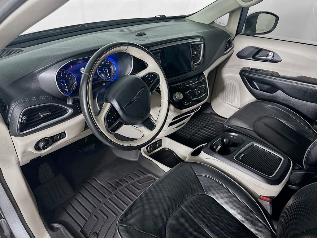 Used 2020 Chrysler Pacifica Limited image 30