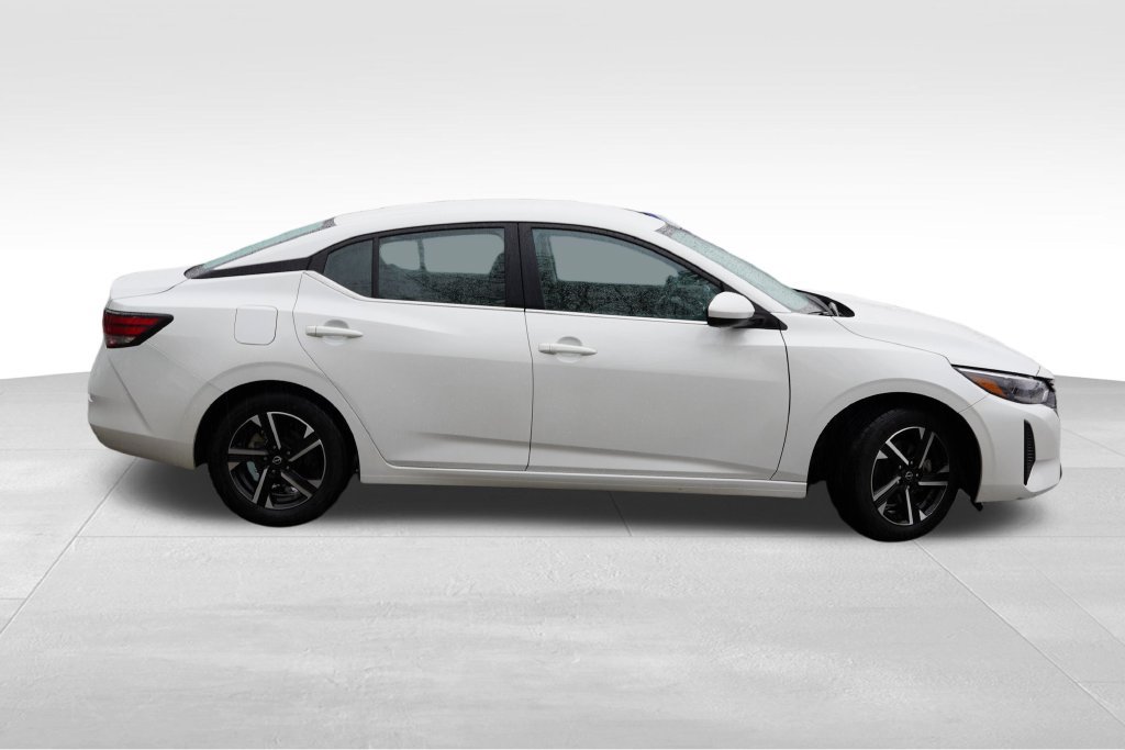 Used 2025 Nissan Sentra SV FWD image 3