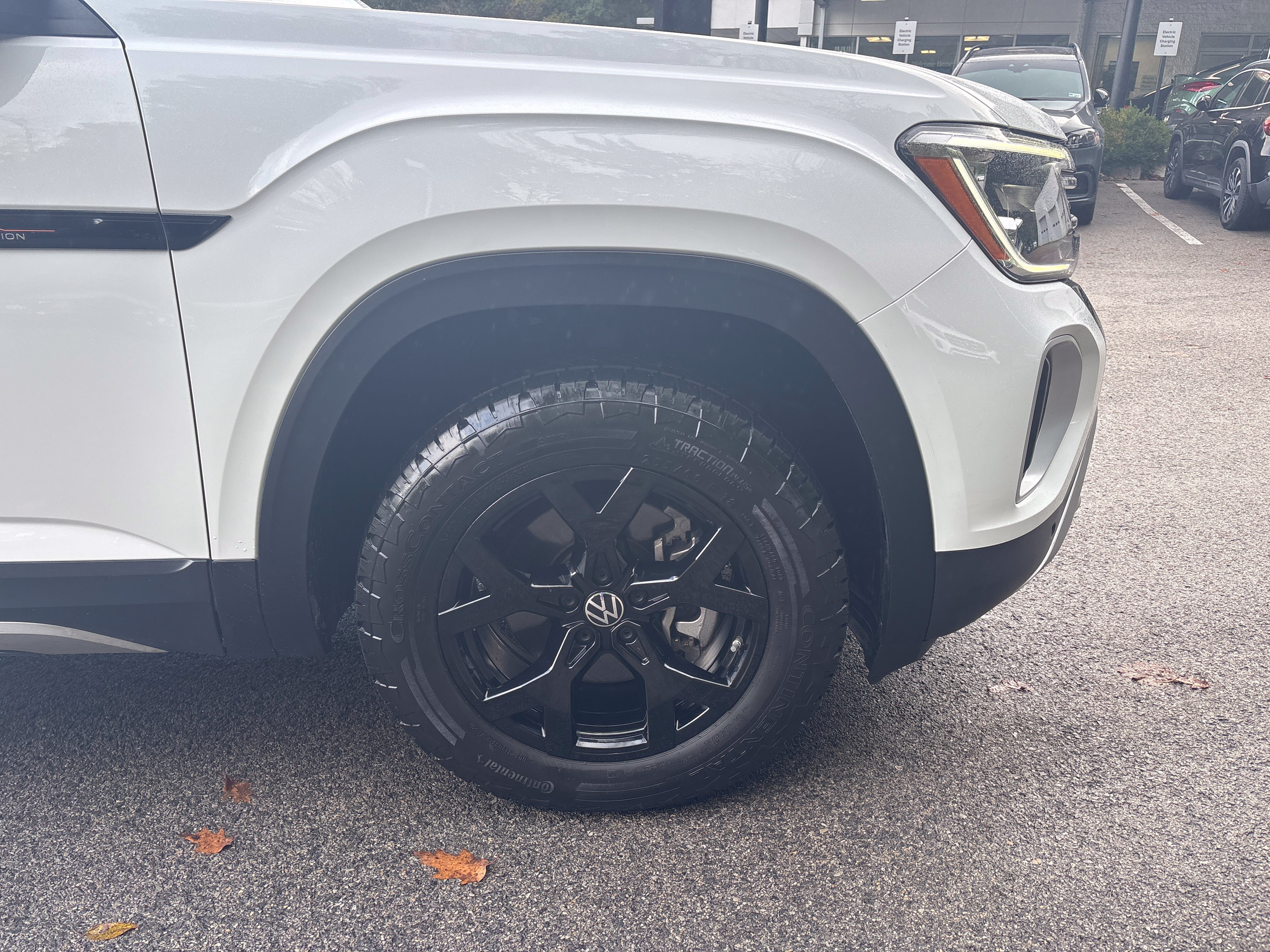 Used 2025 Volkswagen Atlas Peak Edition SE AWD/4WD image 14