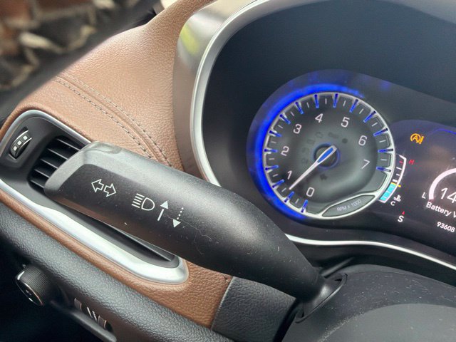 Used 2017 Chrysler Pacifica Limited FWD image 59