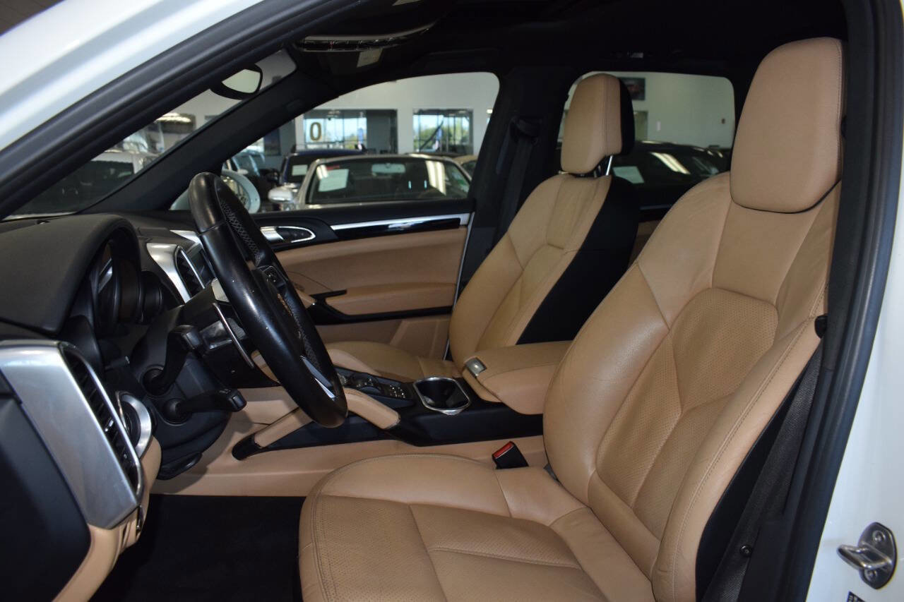 Used 2016 Porsche Cayenne image 25