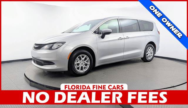 Used 2023 Chrysler Voyager LX FWD image 1