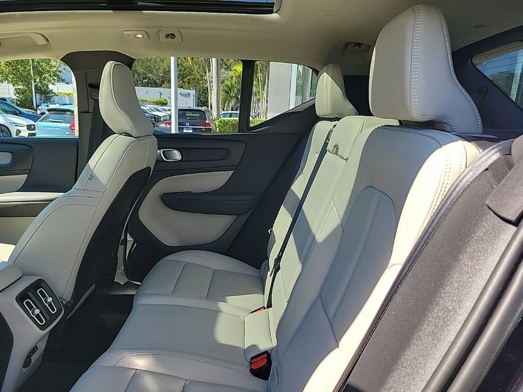 Used 2025 Volvo XC40 B5 Ultra image 8