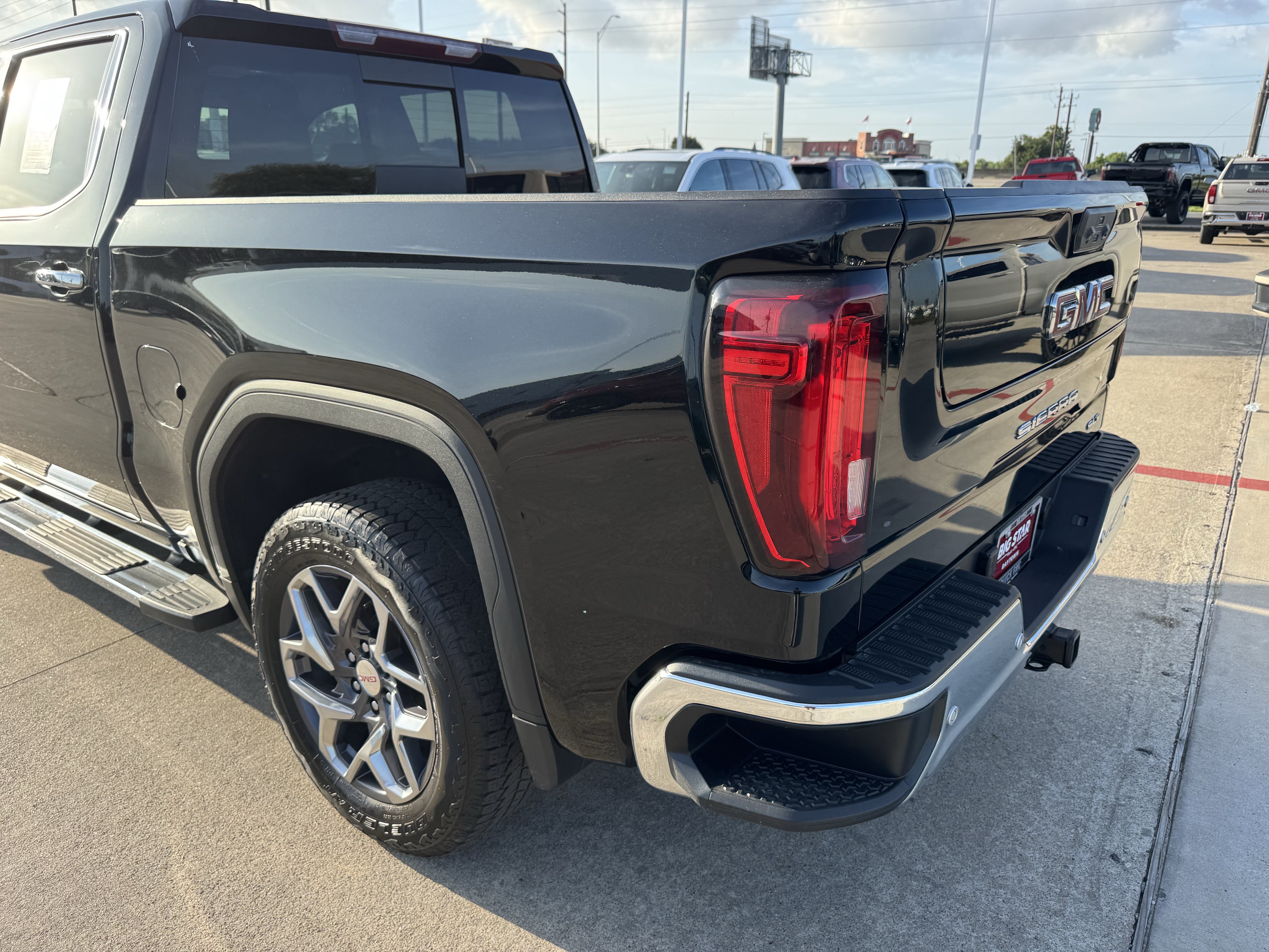 Used 2025 GMC Sierra 1500 SLT RWD image 8