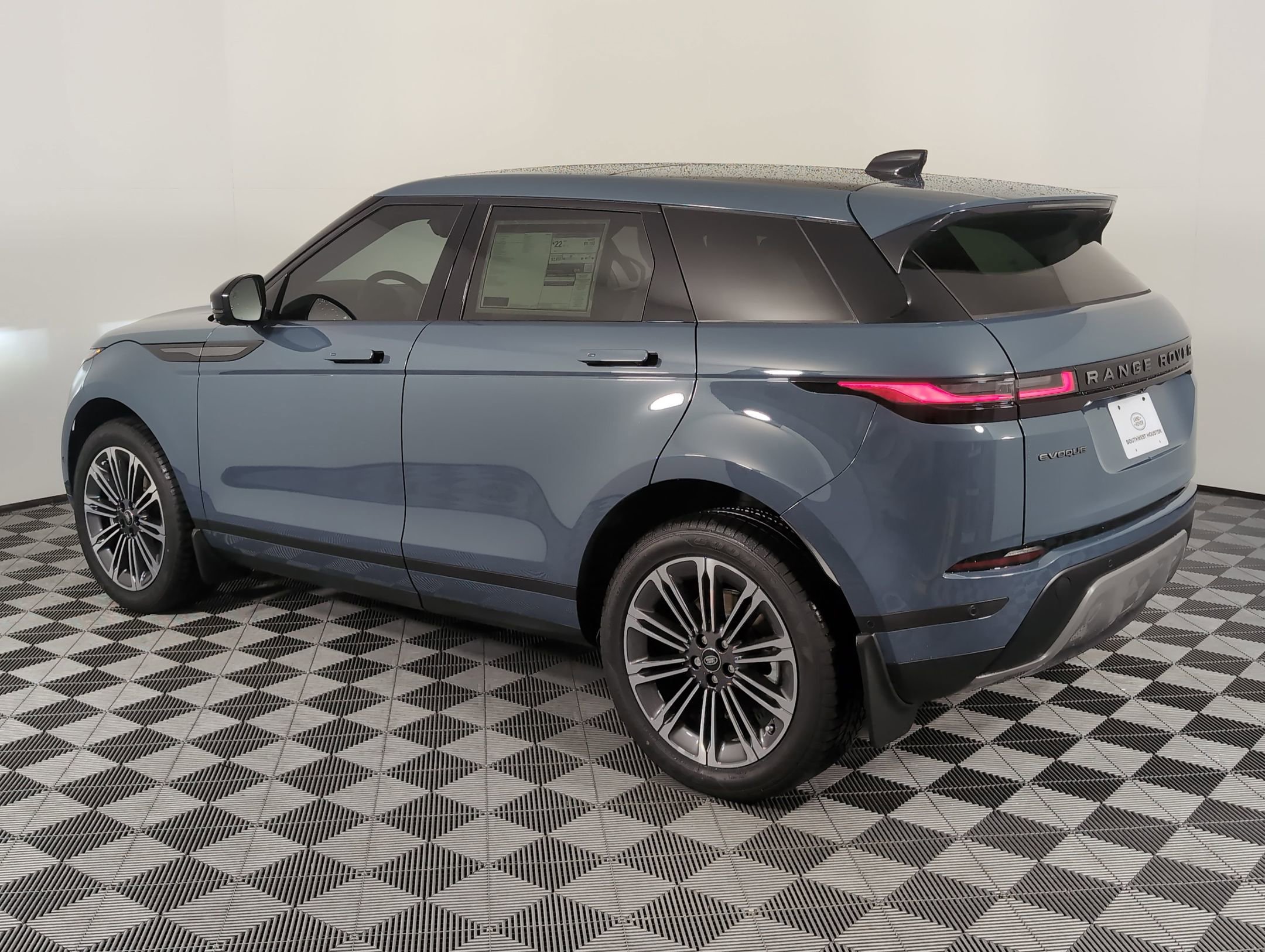 Used 2026 Land Rover Range Rover Evoque S image 3