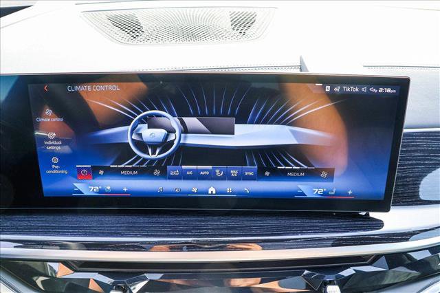 Used 2025 BMW X7 M60i w/ Executive Package image 18