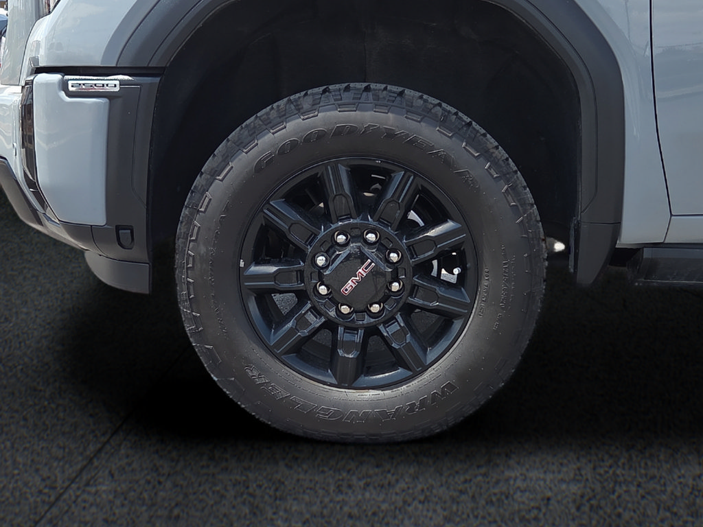 Used 2025 GMC Sierra 2500 AT4 w/ AT4 Premium Plus Package AWD/4WD image 8