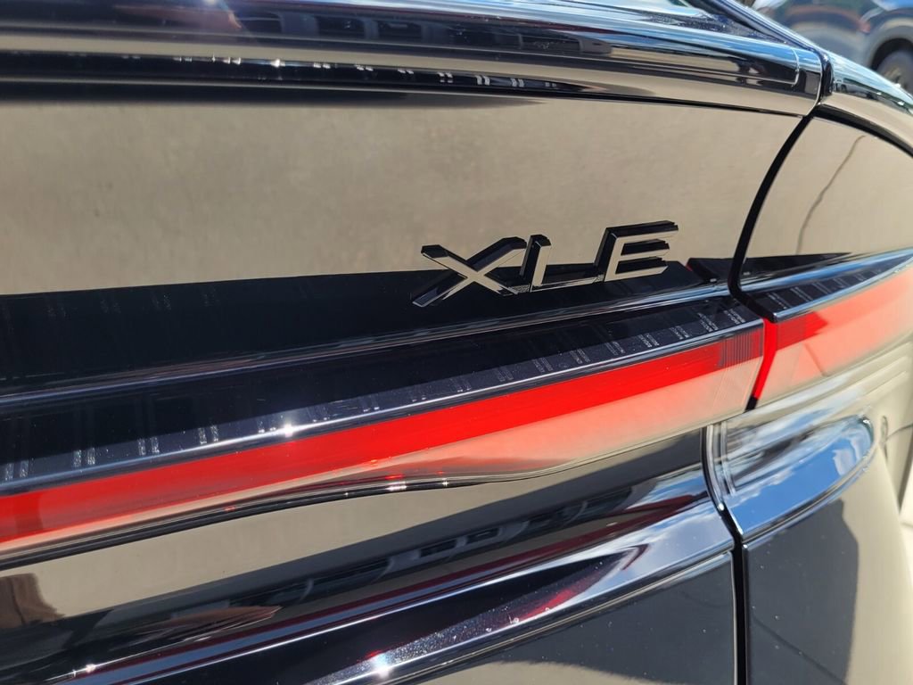 New 2026 Toyota Prius Limited FWD image 8