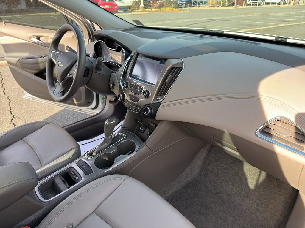 Used 2017 Chevrolet Cruze Premier image 33