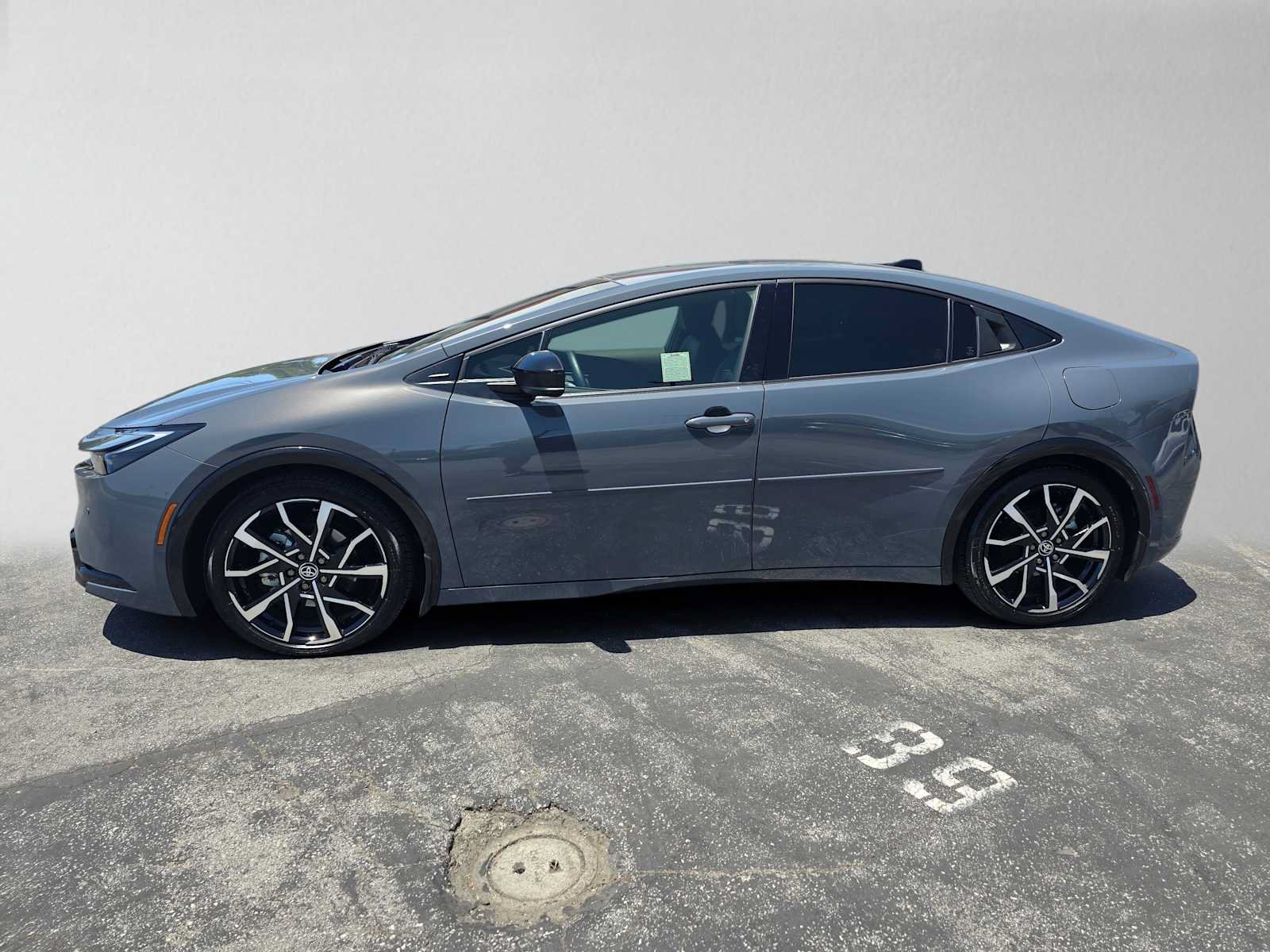 Used 2026 Toyota Prius Plug-In Hybrid FWD image 6