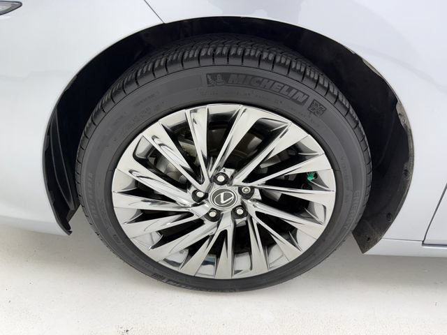 Used 2025 Lexus ES 300h w/ Technology Package FWD image 7