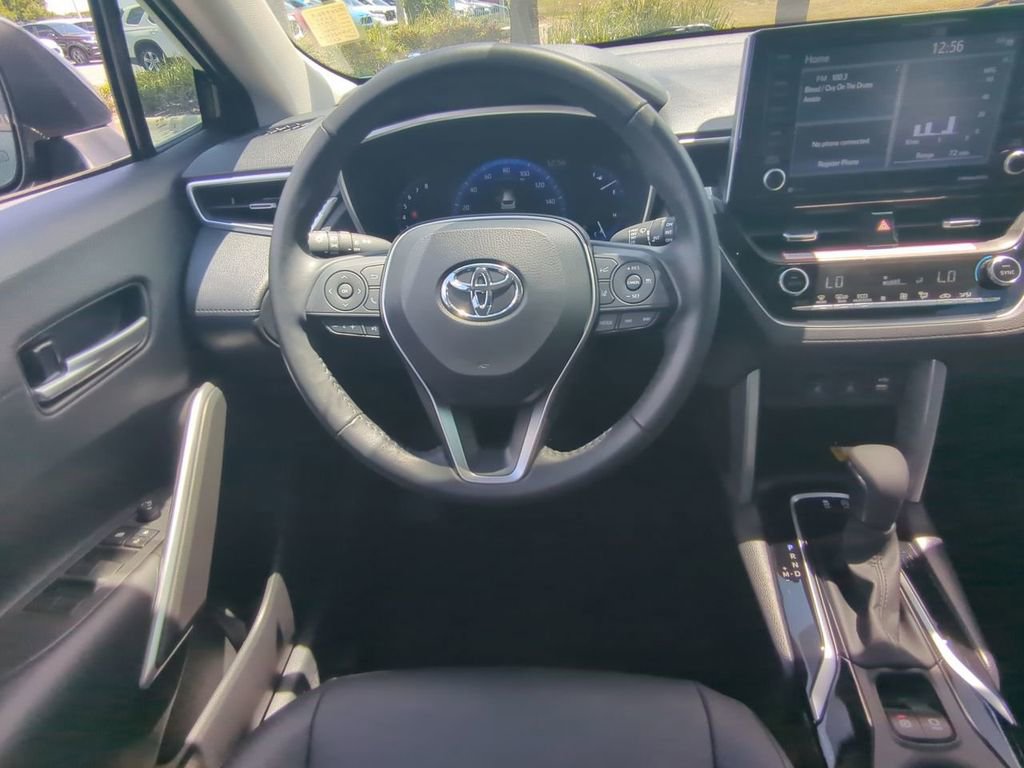 Used 2022 Toyota Corolla Cross XLE image 16