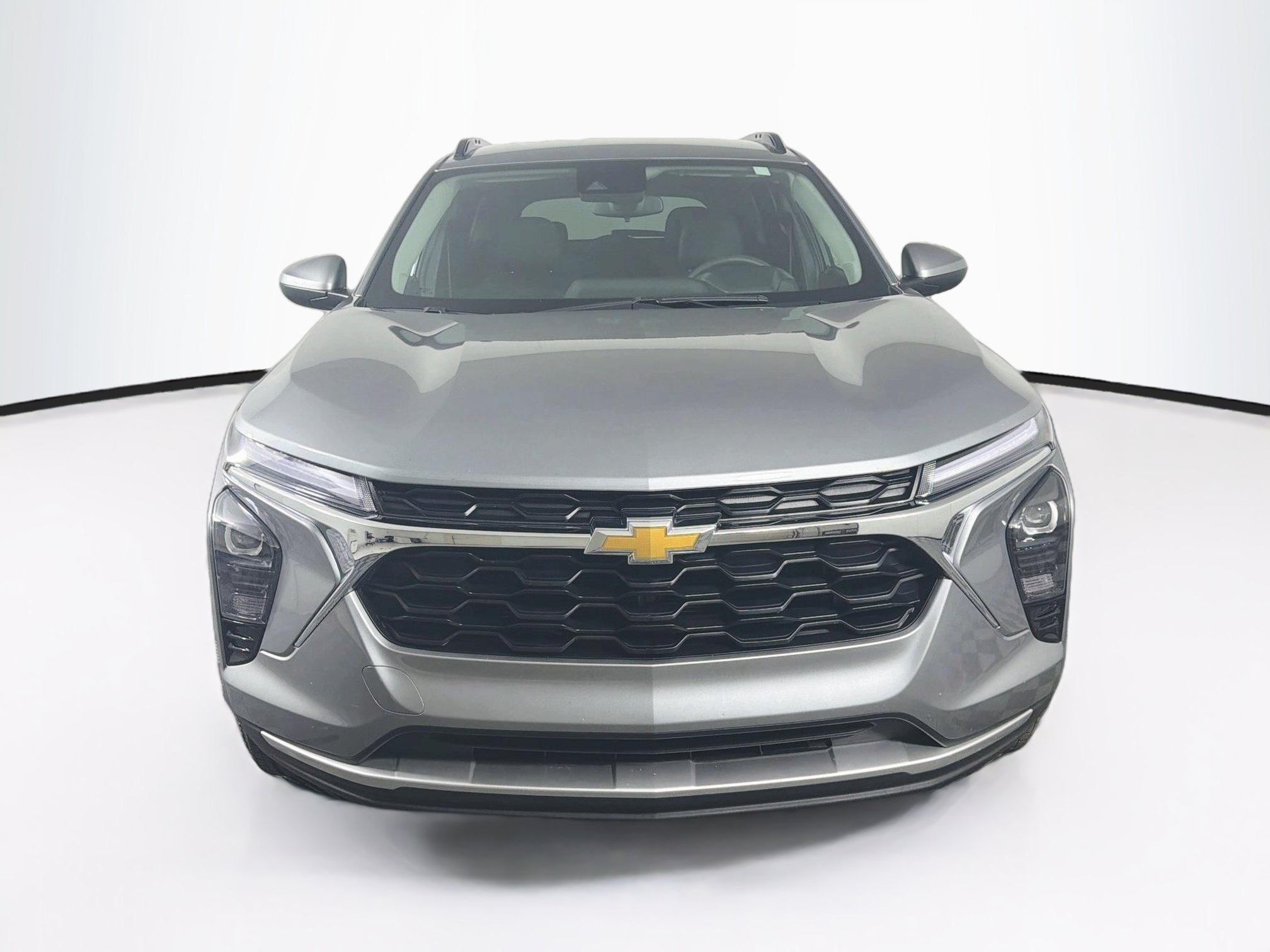 Used 2025 Chevrolet Trax LT FWD image 2