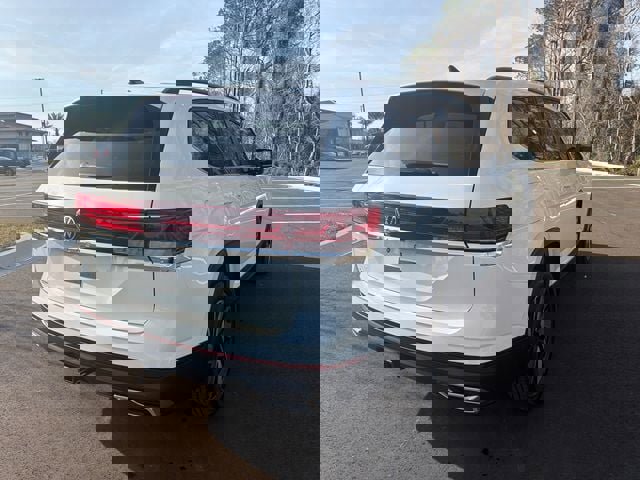 Used 2025 Volkswagen Atlas SE image 9