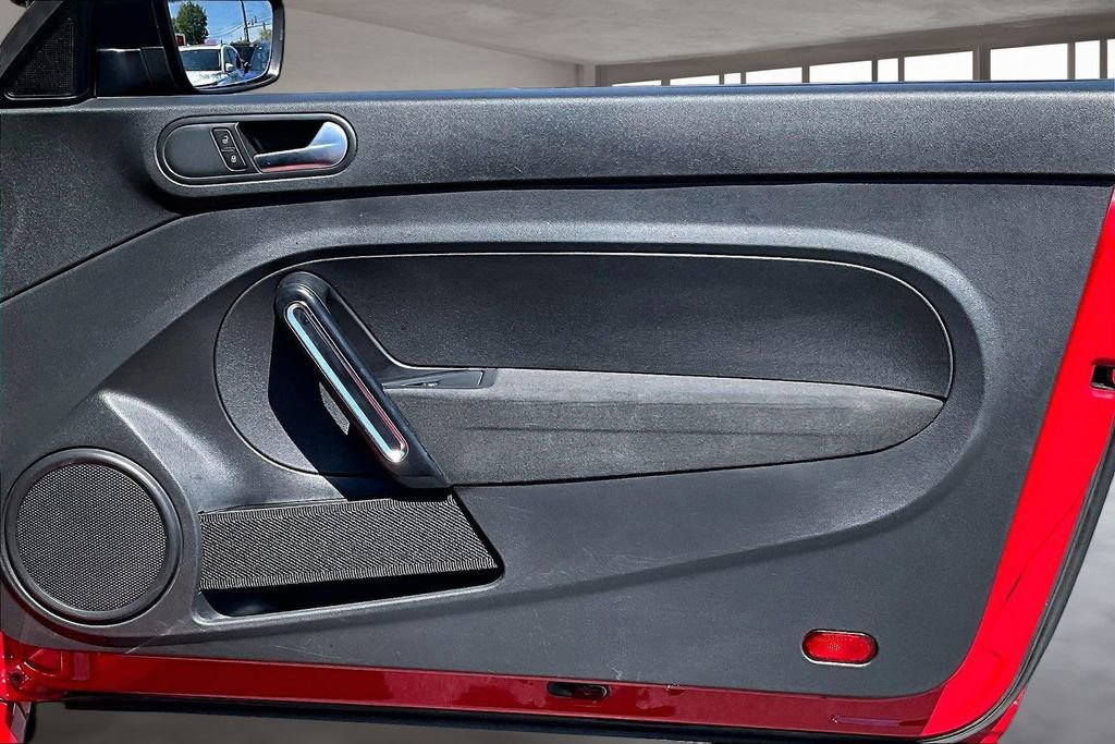 Used 2015 Volkswagen Beetle 1.8T Classic FWD image 24