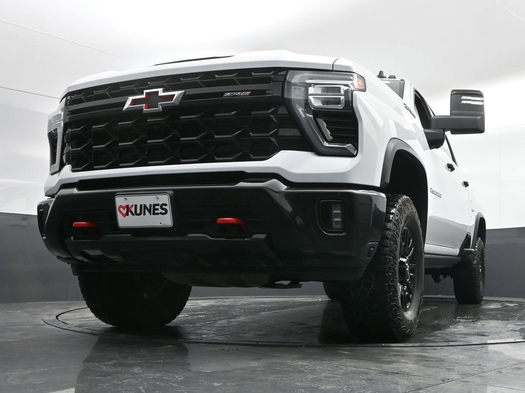 Used 2024 Chevrolet Silverado 2500 ZR2 w/ Technology Package image 49
