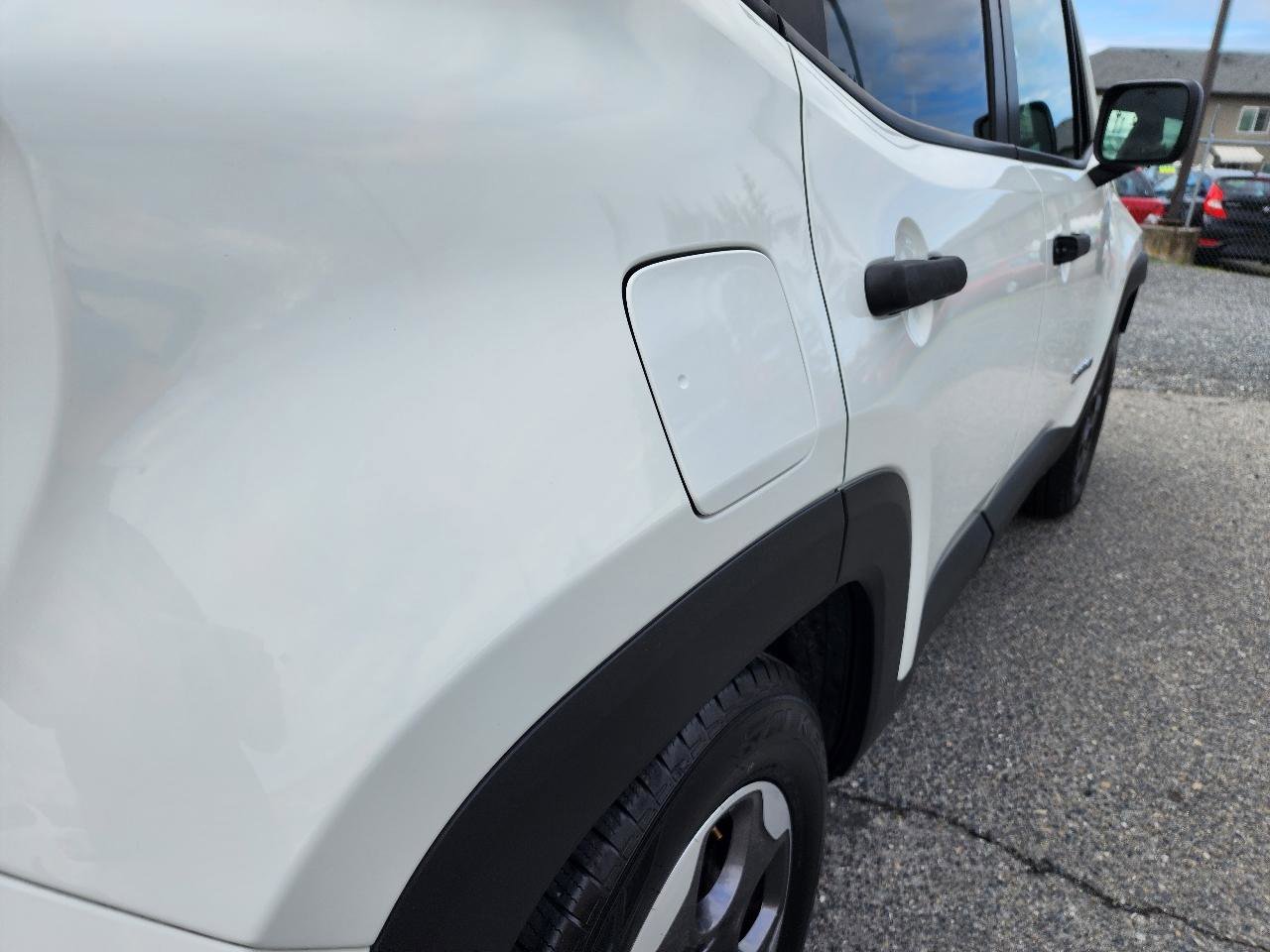 Used 2015 Jeep Renegade Sport w/ Power & Air Group FWD image 31