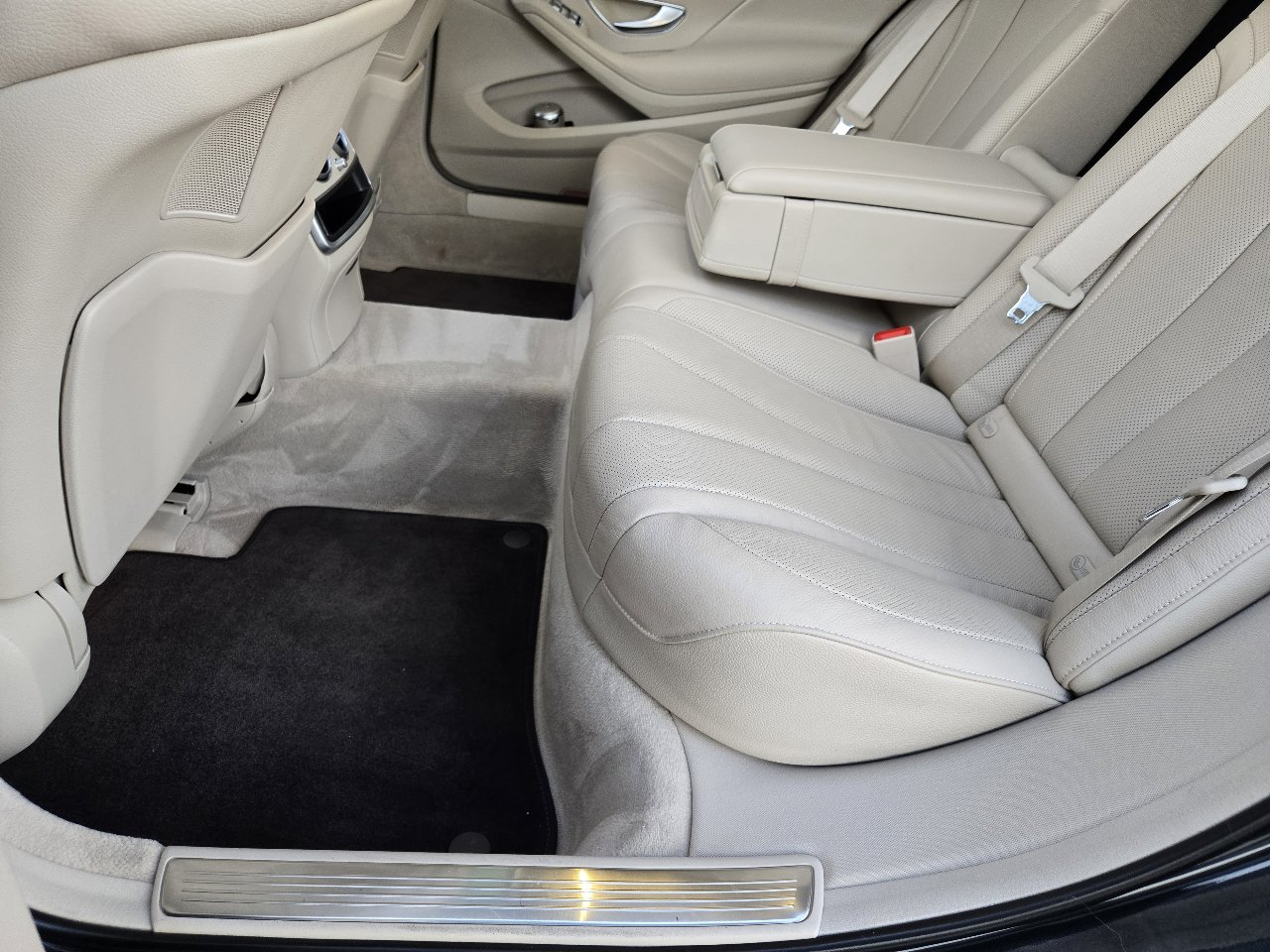 Used 2020 Mercedes-Benz S 450 Sedan image 31